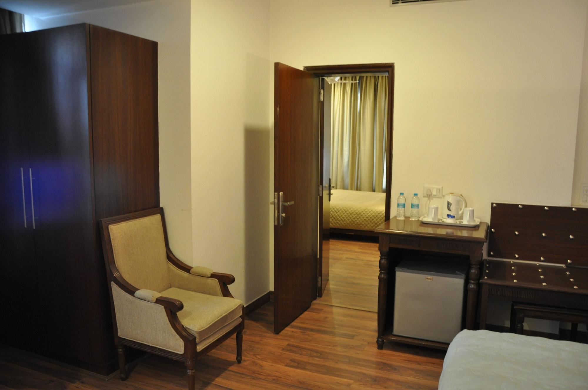 Amara Hotel New Delhi Room photo